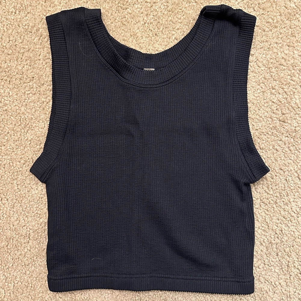 Tight ribbed tank